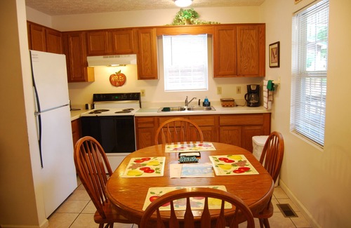 Russell Springs Cabin | The Wildlife Hot Tub Cabin @ LakePointe Resort - no cleaning fees!