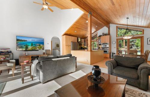 Tahoe Vista House | The Wildwood Lodge