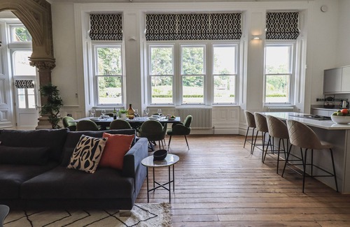 Newland Near Ulverston Cottage | THE WILFRED SUITE STONE CROSS MANSION, family friendly in Ulverston