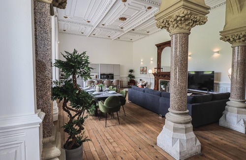 Newland Near Ulverston Cottage | The Wilfred Suite Stone Cross Mansion
