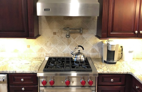 Williamsville House | THE WILLIAMSVILLE LUXURY RESORT ~ HOT TUB ~ FIRE PIT