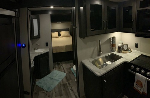 West Oak Hill RV Rental | The Willie RV/Camper
