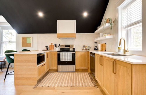 Kitchener Apartment | The Willow ⍋ | 1 Bed 1 Bath | 2nd Storey Suite