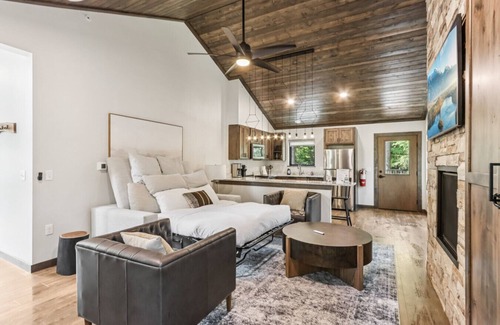 Lake Delton Cabin | The Willow at Treetop Villas