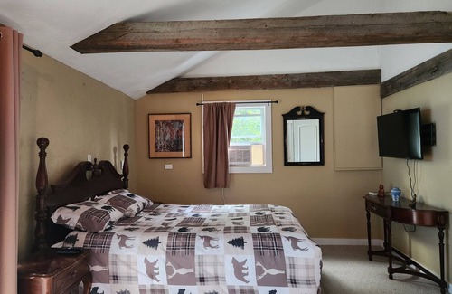 Ridgeway Bed & Breakfast | "The Willow", charming B&B suite w/priv. balcony - Crystal Beach/Niagara Falls