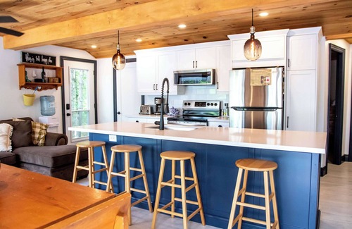 Gravenhurst Cottage | The Willow | Lakefront Cottage | Muskoka