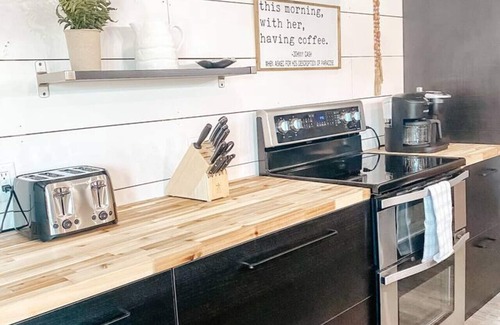 Maryville Apartment | The Willow Loft * 3 br loft with outdoor living