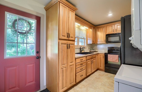 Bausman House | The Willow Street Cottage/close to Willow Valley/2 bed/1 bath