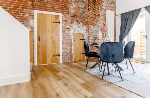 Selby Cottage | THE WILLOW, with hot tub in Drax, North Yorkshire