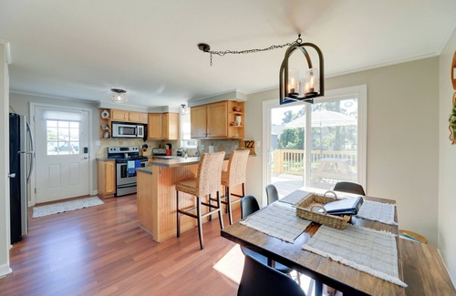 Harkers Island House | 'The Willowberry House' with Deck & Grill!