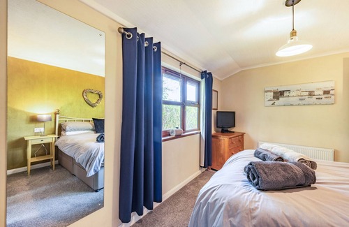 Narberth Cottage | THE WILLOWS, family friendly, country holiday cottage in Narberth