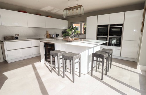Tarporley House | THE WILLOWS, pet friendly, luxury holiday cottage in Tarporley