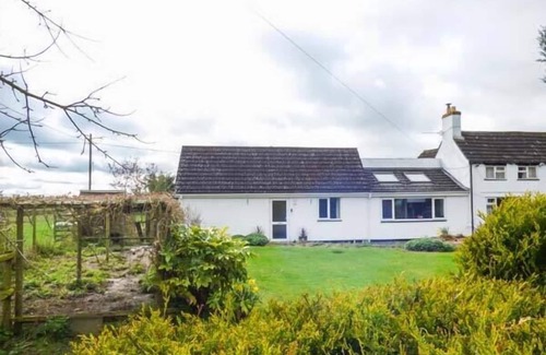 Felton House | THE WILLOWS, pet friendly, with pool in Cockshutt