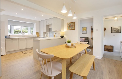 York Cottage | The Willows - sleeps 6 guests in 3 bedrooms