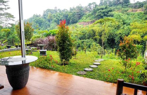 Ciburial House | The Wiltshire Dago Pakar - Hillside Villa MAX 12 ORANG