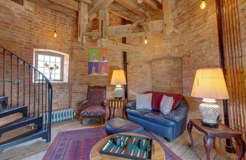 Ringstead House | The Windmill