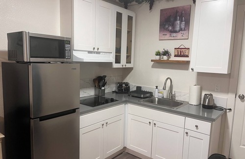 Rohnert Park Apartment | The Wine Barrel Studio -Charming studio in adorable Rohnert Park with WiFi
