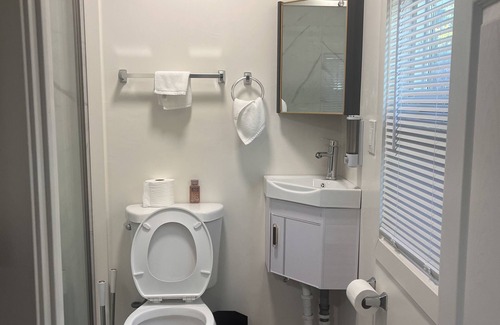 Rohnert Park Apartment | The Wine Barrel Studio -Charming studio in adorable Rohnert Park with WiFi