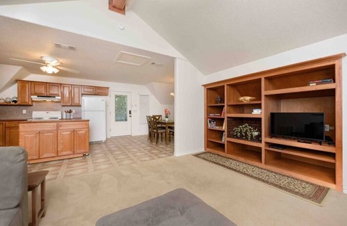 Downtown Apartment | The Winecup Guest Cottage