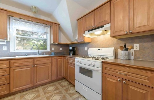Downtown Apartment | The Winecup Guest Cottage