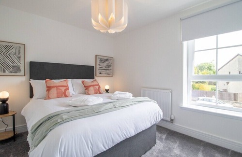 Lochwinnoch Apartment | The Winnoch - modern 2 bed flat