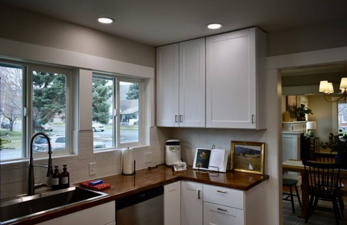 Baker City House | The Winston, Gorgeous! 4 Bdrm w/Hot Tub & Firepit, Local Golfing 50% Off!