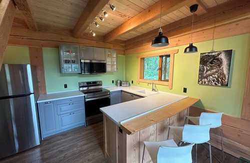Blaeberry Cabin | The Wise Owl's Roost. A luxury cabin with hot tub and amazing mountain views
