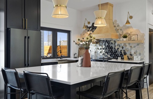 Brazos House | The Wishing House, 3 minute walk to the Magnolia Silos