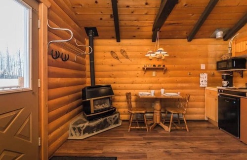 Division No. 11 Cabin | The Wolf Cabin - Bear Creek Cabins