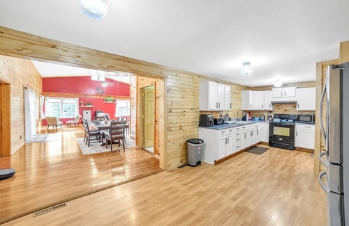 Grand Junction House | The Wolf Den:A Summer Dream - Lake Views, Hot Tub & Fire Pits