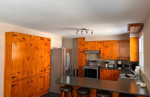 Lanark Highlands Cottage | The Wolf Den on White Lake!