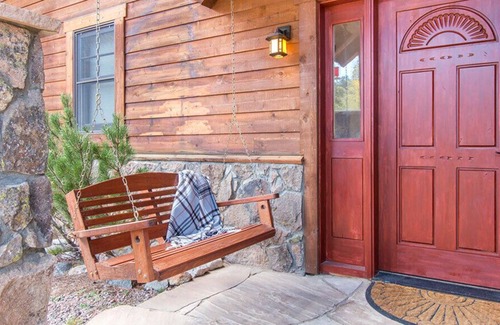 Twin Lakes House | The Wolf Den: Unforgettable Mt. Elbert + Twin Lakes Views on Quiet Acreage