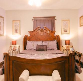 Ellinwood Bed & Breakfast | The Wolf Manor