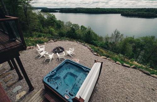 Frontenac Ski Chalet | The Wolfe Lake House - Great Wifi by Westport