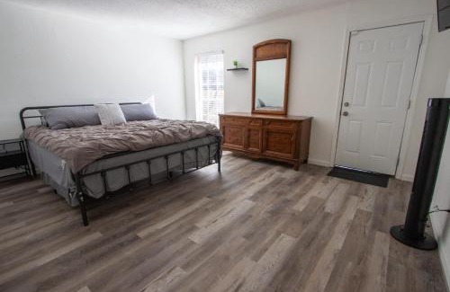 Fort Worth House | The Wonder Inn - Sleeps 11 near TCU