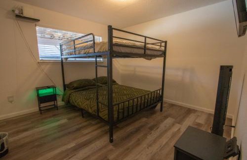 Fort Worth House | The Wonder Inn - Sleeps 11 near TCU