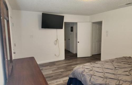 Fort Worth House | The Wonder Inn - Sleeps 11 near TCU