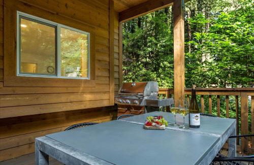 Rio Nido House | The Wood Chalet Hot Tub BBQ Redwoods