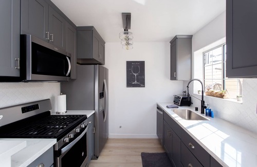 Pico Apartment | The "Wood & Iron Loft"