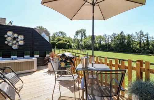 Fenny Bentley Cottage | The Wood Shed 5*, Private Hot Tub, Derbyshire Dales/Peak District.