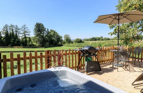 Fenny Bentley Cottage | The Wood Shed 5*, Private Hot Tub, Derbyshire Dales/Peak District.
