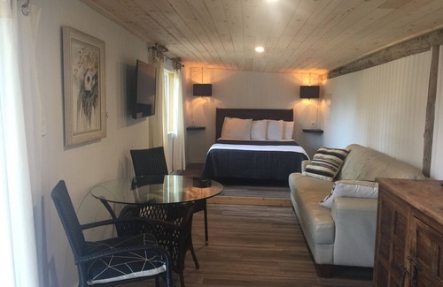 Black Creek Cabin | The Wood Shed at Saratoga Beach with hot tub