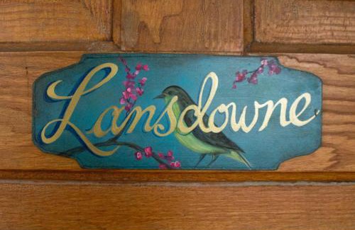 Kingsville Hotel | The Woodbridge House