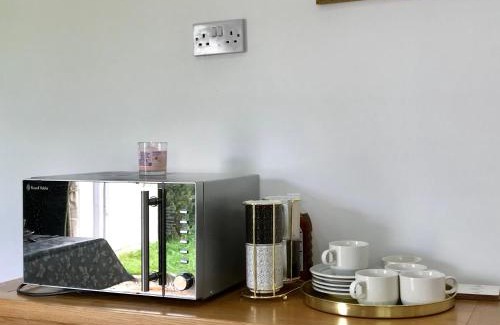 Headington House | The Woodfarm Lodge - 3 Bedroom House with free Parking
