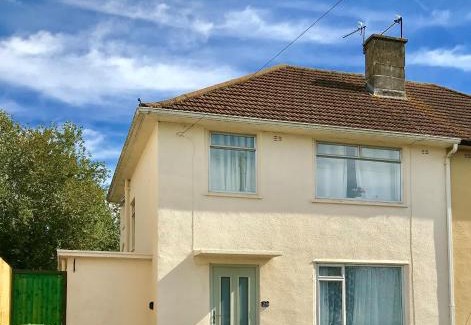 Headington House | The Woodfarm Lodge - 3 Bedroom House with free Parking