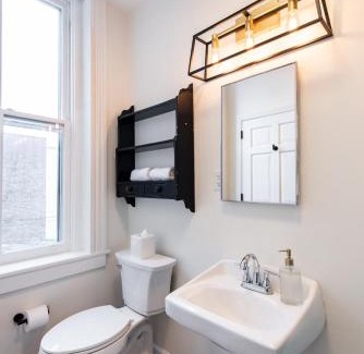 Versailles Hotel | The Woodford Hotel