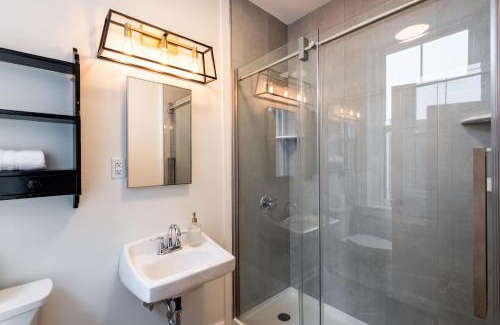 Versailles Hotel | The Woodford Hotel