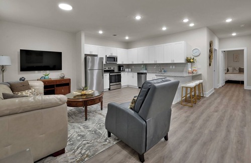 Grogan's Mill Apartment | The Woodlands 2 Bed/2 Bath Suite: Eclectic Vibe: Vol 3 of 4