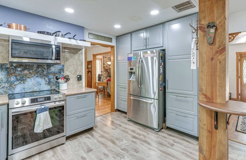 Grogan's Mill House | The Woodlands: Corner Casa in the Tall Trees!