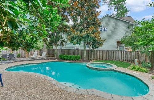 The Woodlands House | The Woodlands Gem with Pool and Spa